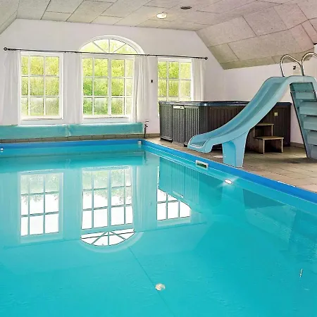18 Person In Holiday home