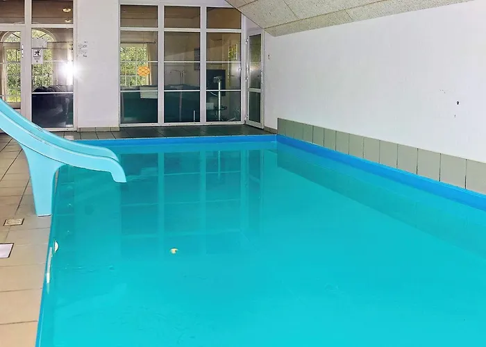 18 Person In Holiday home